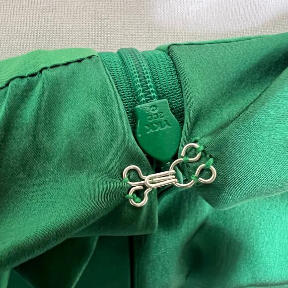 Rickie Freeman Teri Jon Gown 6 Emerald Green Evening Dress Satin Twist Elegant - Picture 6 of 9